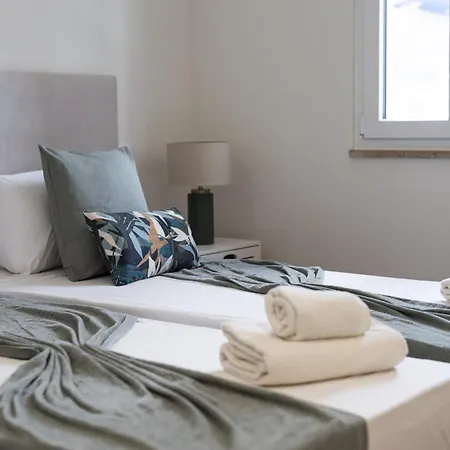 Mira Mar 1 - Near The By Hd Quarteira